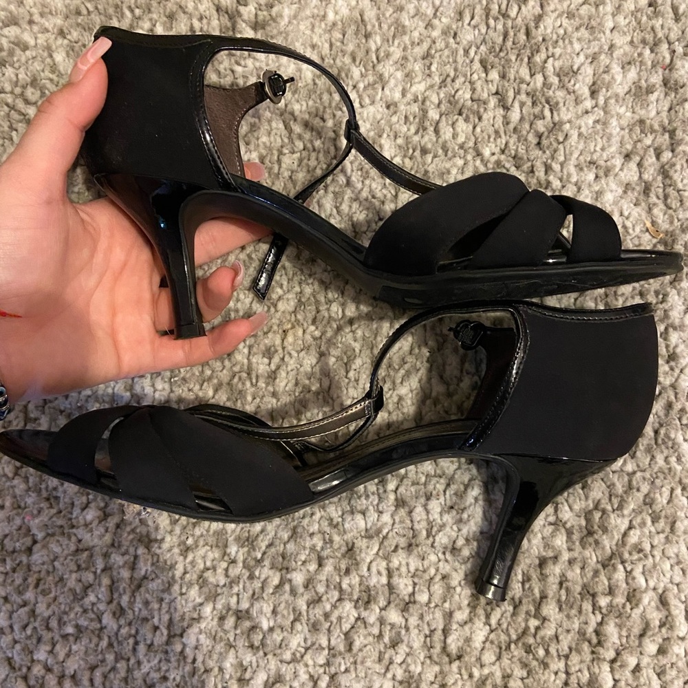 Super cute and comfy heels, low heel size 9